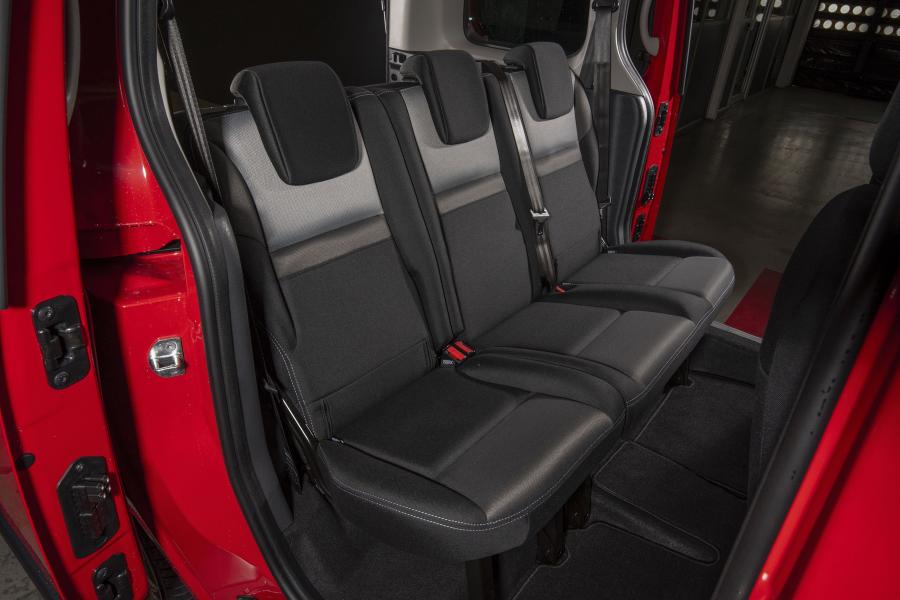 Интерьер Nissan NV250 Combi 2019 года  (EU) (фото 16 из 24)